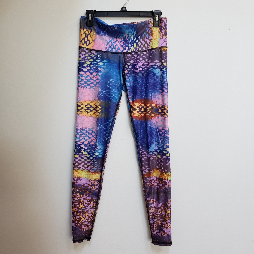 Teeki hot pants mermaid scale yoga leggings recycled eco friendly size M